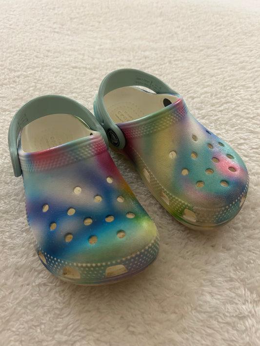 8C Tiedye Crocs