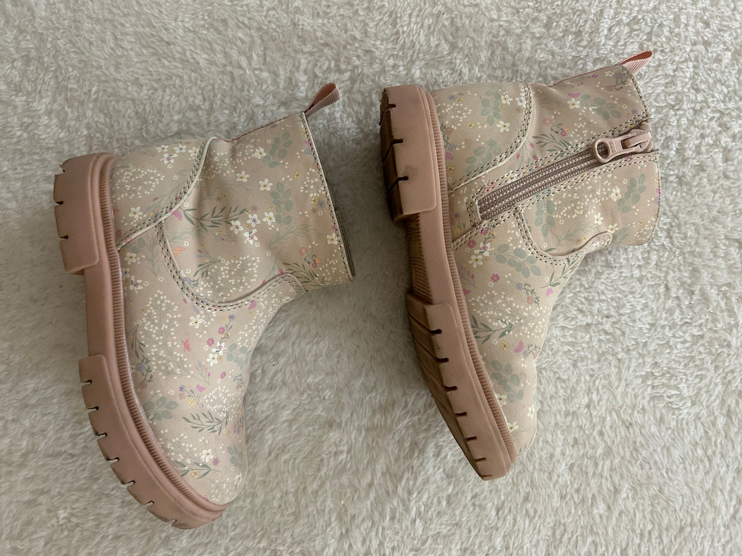 10C Floral Boots