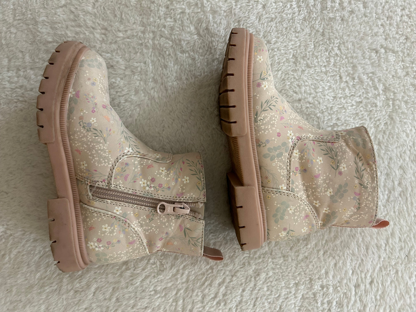 10C Floral Boots