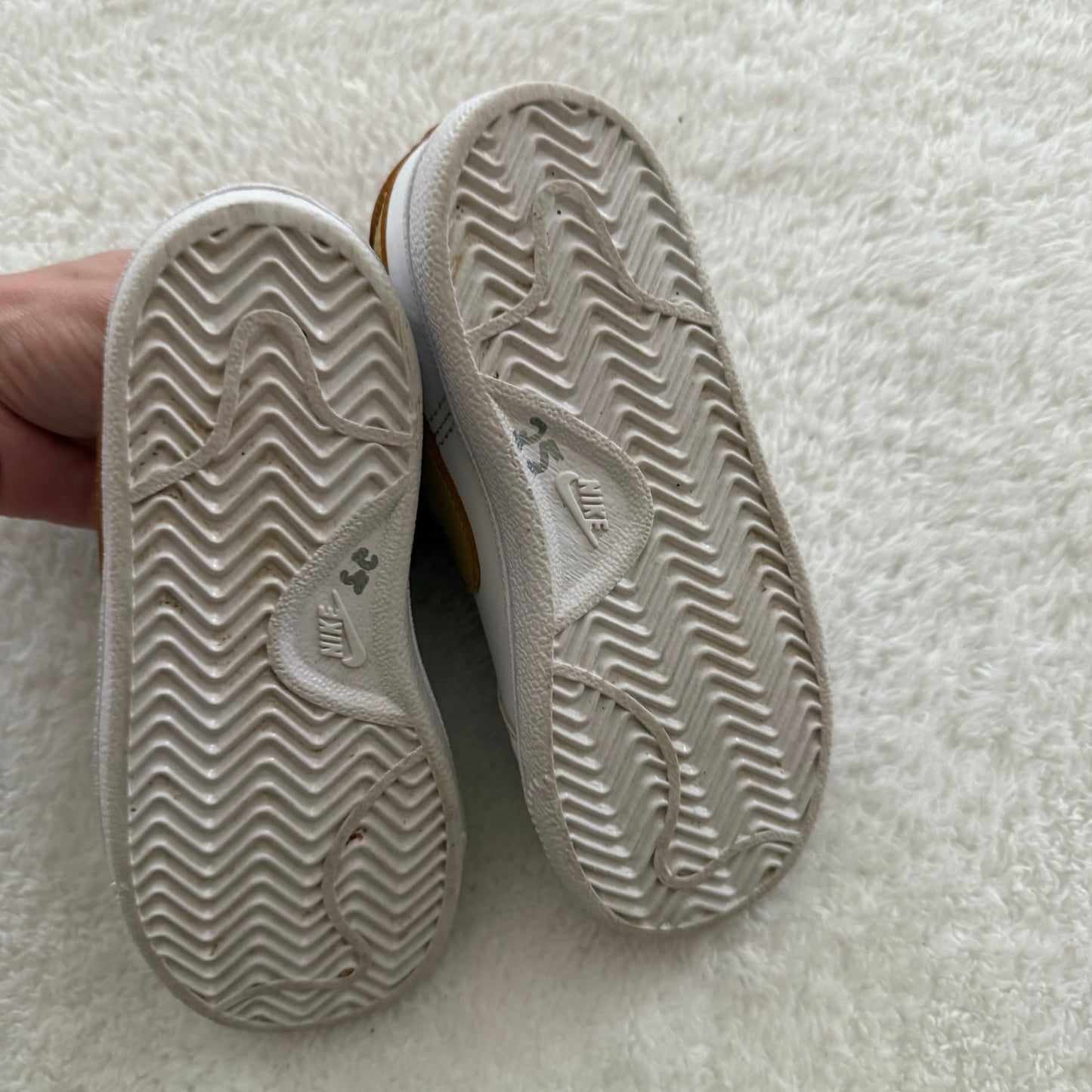 10c Preloved Nike Shoes AS IS