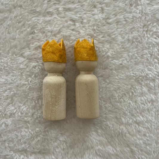 Wooden Pegs With Felt Crowns Set